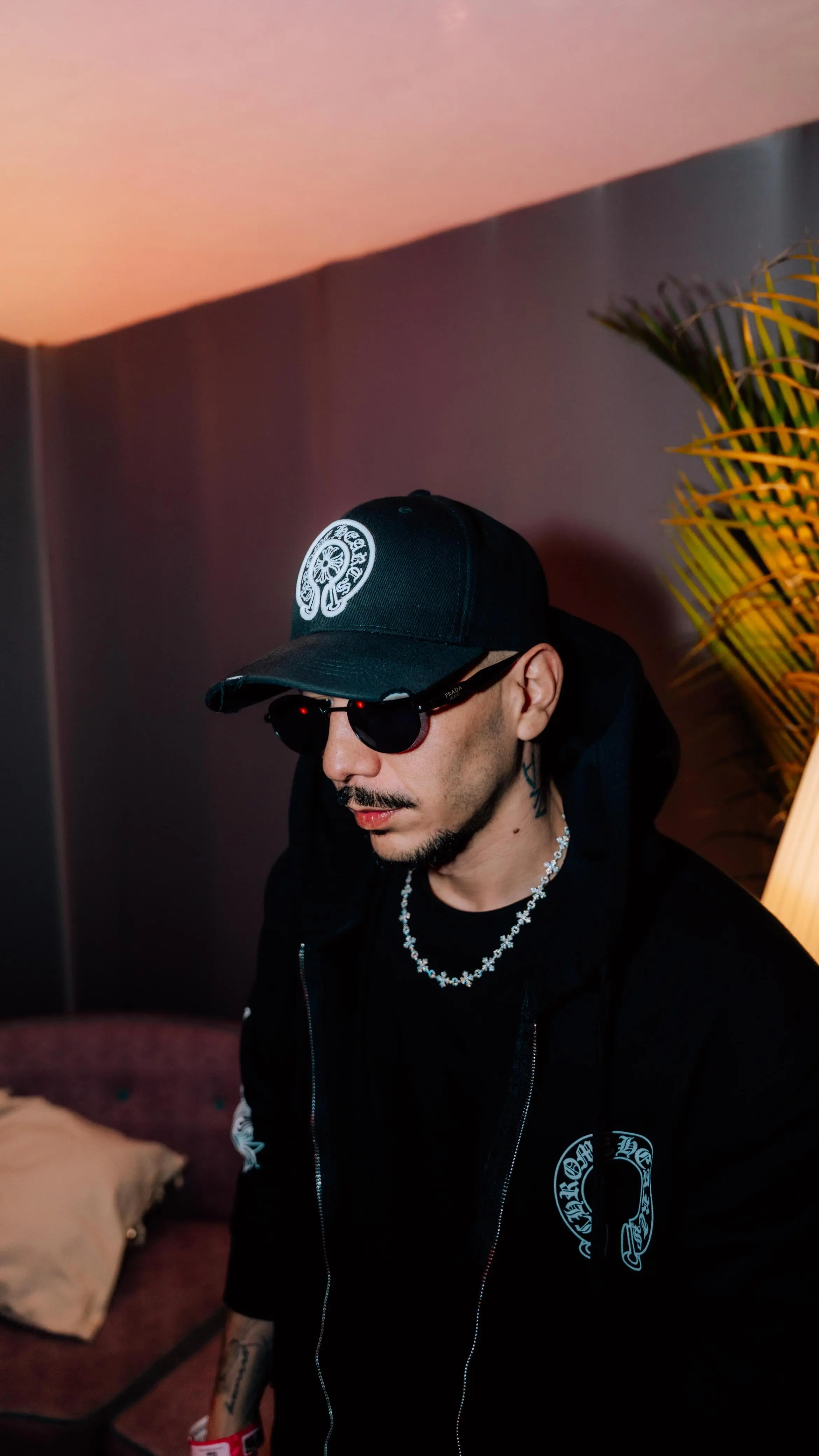 Julio H — Artista